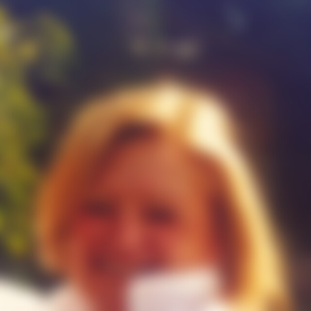 Nursey (64) aus Muelheim