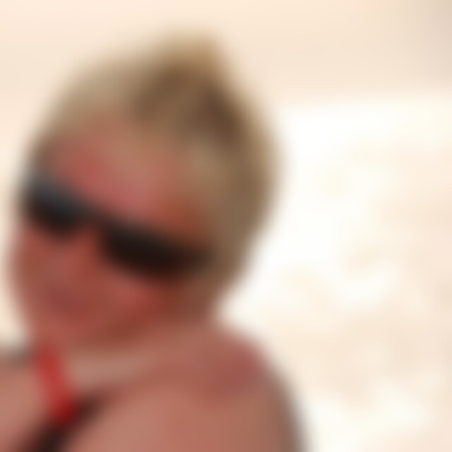 petit (65) aus Cottbus