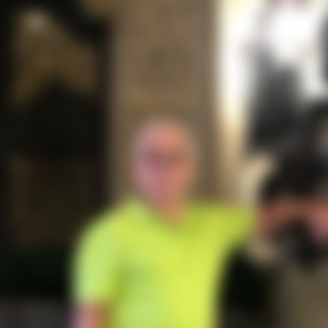 Efrain (70) aus Hamburg