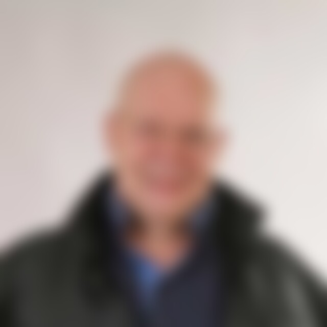 broche (68) aus hamburg